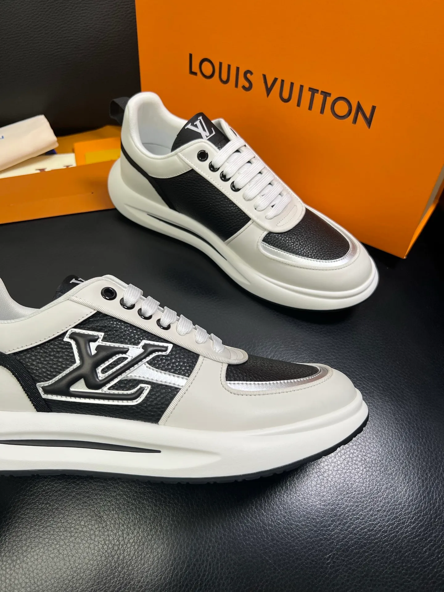 Men's shoes💰800 Lv 🔍Top purchasing agent🇮🇹 Louis Vuitton, the sports sneaker counter is synchronized, the uppers are imported from Italy, high-quality splicing colorful and complex crafts, the imported mesh padding is soft and comfortable, soles: original soles specially provided by the original factory, T men's men's shoes 💰U exclusive movable molded soles are super comfortable, original factory and single goods, 🔍🔍high quality, you can enter and exit the counter at will, welcome to compare, code number 38-44 (customized 45) 85871